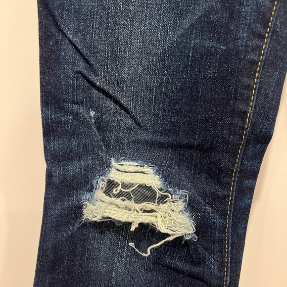 Low rise Abercrombie brand distressed, skinny jeans - Picture 5 of 11